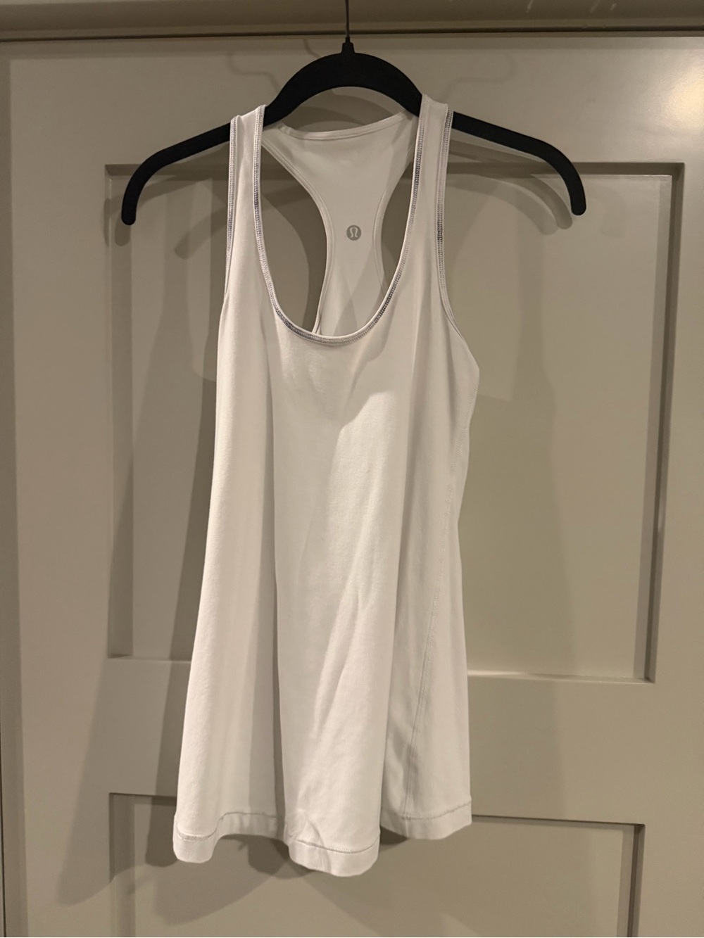 lululemon athletica White Racerback tank! Reversible with ombré thread! Size 8!